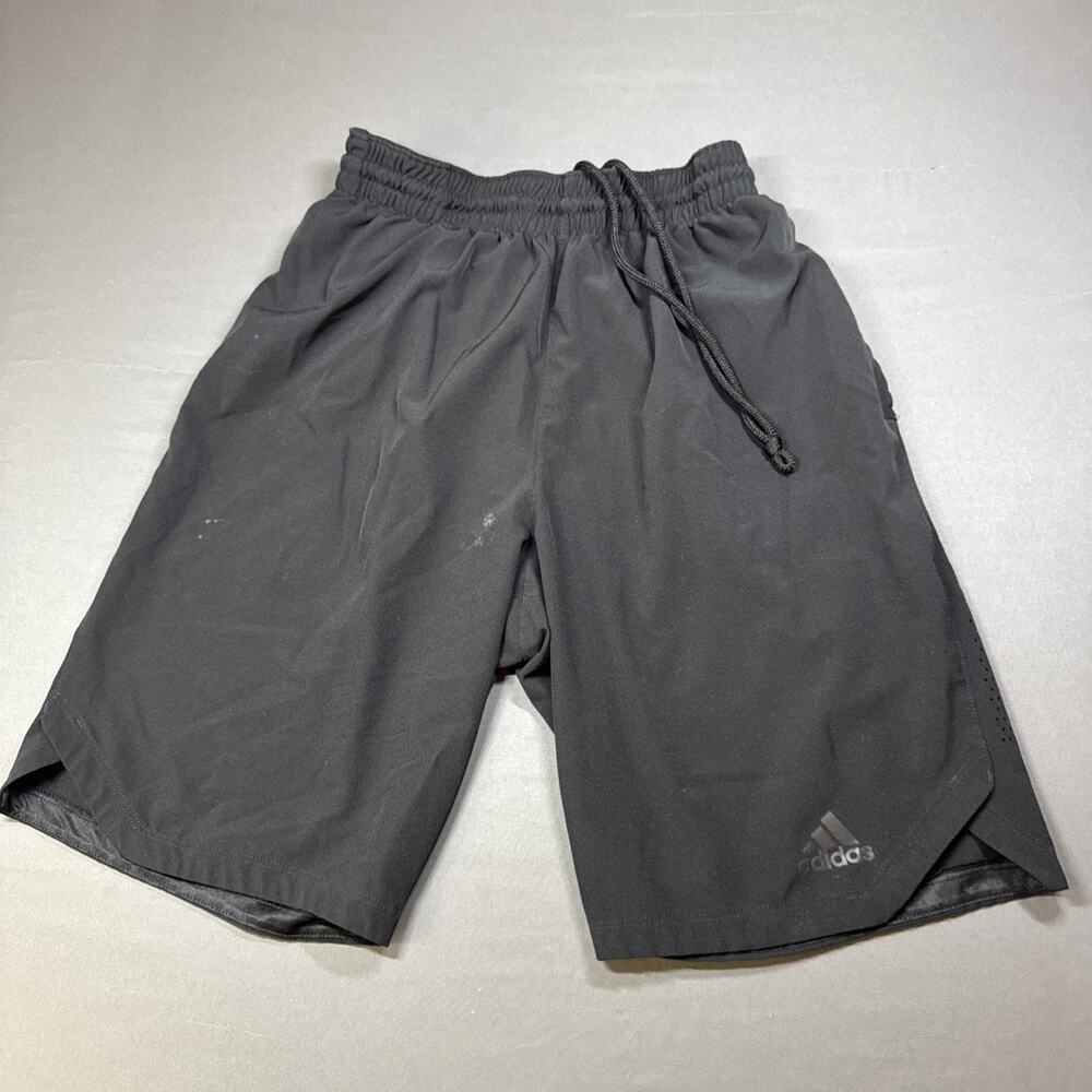 Adidas Shorts Men’s Size Small With Flaws